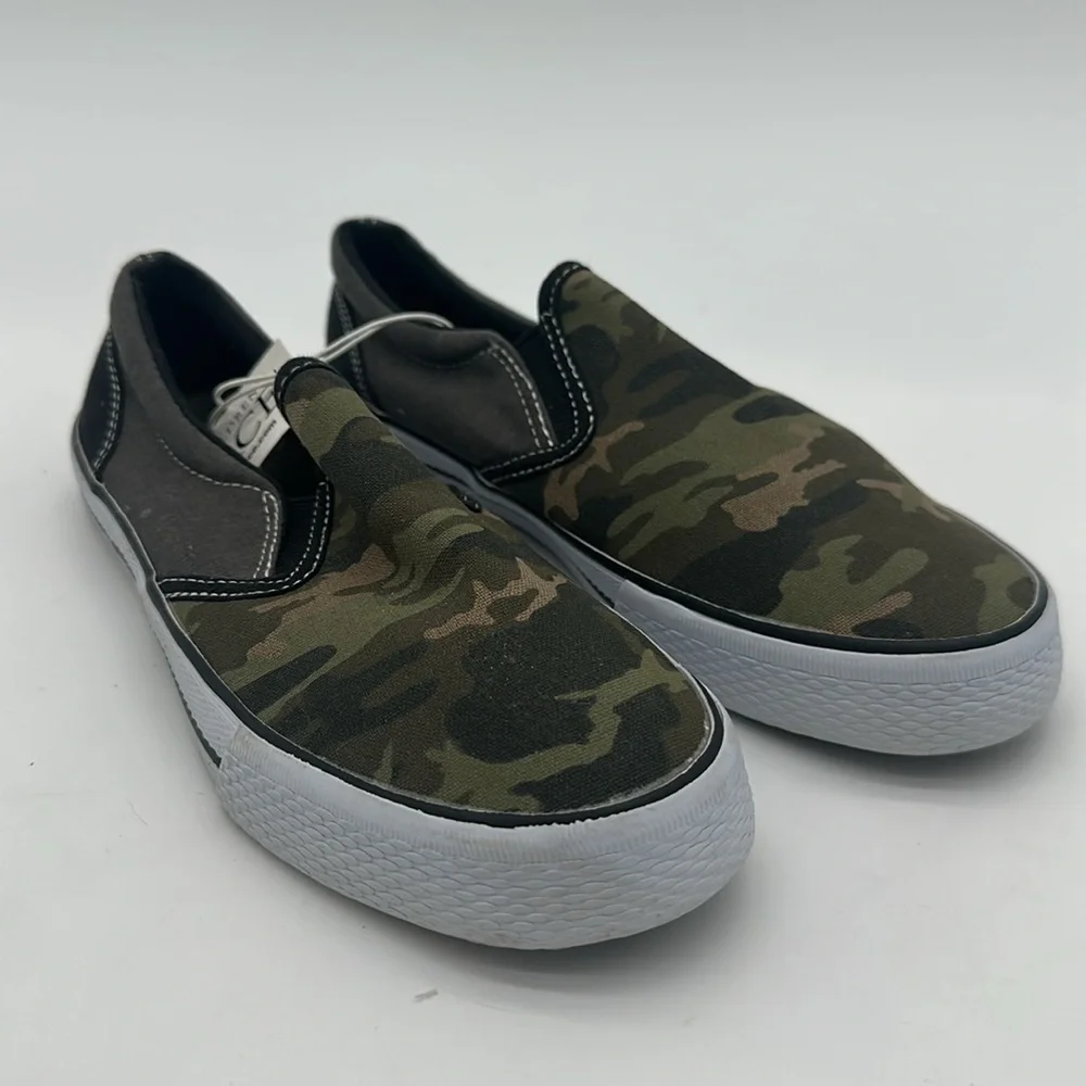 The Children's Place Green and Black Sneakers Size 3 Youth NWT